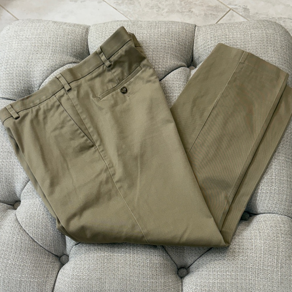 42x 30 Travel Smart Roundtree & Yorke Khaki Chinos